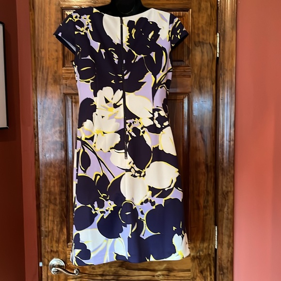 New Floral Cap Sleeve Dress - Picture 4 of 8